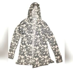 EUC Nicole Miller 100 % linen camouflage cardigan Size M